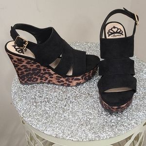 Feralicious Wedge leopard/black size 6.5